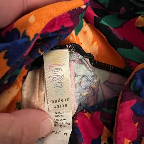 2 pair of LuLaRoe Women’s Leggings - Picture 3 of 4